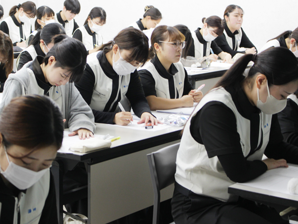 １年生、お客様の接客準備☆